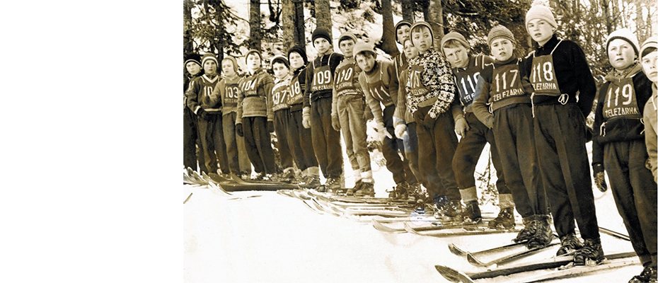 Stara fotografija smučarskih skakalcev